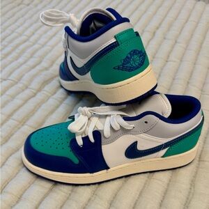 Jordan AJ 1 Low
Boys' Grade School